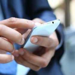 Telefon sahiplerinin yaptığı b&uuml;y&uuml;k hata! Bunlar zarar verip &ouml;mr&uuml;n&uuml; kısaltıyor