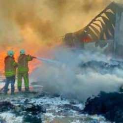 Tokat'ta kumaş geri dönüşüm deposunda yangın