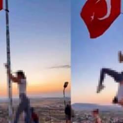 Türk bayrağı direğinde uygunsuz hareketler! Soruşturma başlatıldı!