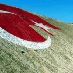 Türkiye'nin en büyük bayrağı! Bittiğinde şehrin her yerinden görünecek