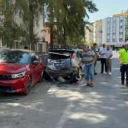 Aydın'da 'topuklu ayakkabı' kazası: 5 araca birden çarptı!