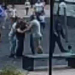 Bursa’da bir kişi, parkta oyun oynayan iki çocuğu yerden yere vurdu