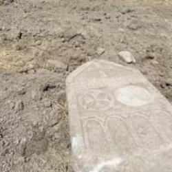 Çorum'da altyapı çalışması sırasında tarihi mezar taşı bulundu