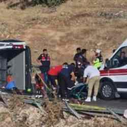 Diyarbakır'da minibüs devrildi: 1 ölü, 3'ü ağır 16 yaralı