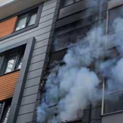 Avcılar'da yangın çıkan daire kullanılamaz hale geldi