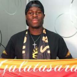 Galatasaray'ın yeni yıldızı Singo, imzaya geldi! İşte ilk sözleri