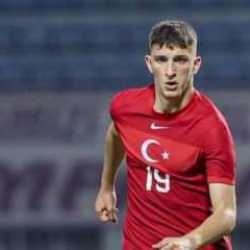 Galatasaray'la anılıyordu! Milli yıldızın yeni durağı açıklandı