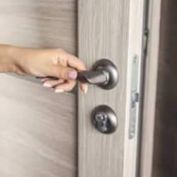 Kapısında o işaretlerden olanlar yandı! Yeni tuzak ağızları açık bıraktırdı