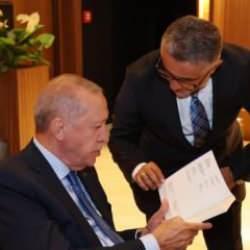 Prof. Dr. Yusuf Özkır yeni kitabını Cumhurbaşkanı Erdoğan’a takdim etti