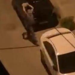Sokakta camı sağlam otomobil bırakmadı