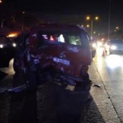 Sultanbeyli'de 2 minib&uuml;s feci şekilde &ccedil;arpıştı: 9 yaralı