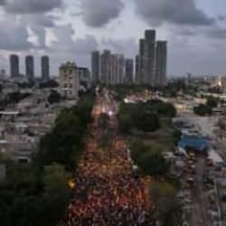 Tel Aviv’deki gösteriler devam ediyor! Binlerce insan yolları kapattı