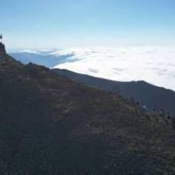 &Uuml;&ccedil; tarafı u&ccedil;urum olan mescit! İki ilin arasında bulunuyor