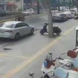 Antalya’da yolda sohbet eden kuryeler çarpıştı: 1 ağır yaralı