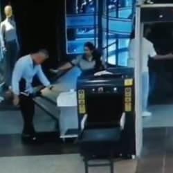 AVM m&uuml;d&uuml;r&uuml;n&uuml;n bı&ccedil;aklanarak &ouml;ld&uuml;r&uuml;ld&uuml;ğ&uuml; ana dair yeni g&ouml;r&uuml;nt&uuml;ler ortaya &ccedil;ıktı