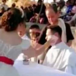 Balıkesir&rsquo;de y&uuml;z yıllık ilgin&ccedil; d&uuml;ğ&uuml;n geleneği: Damada para verip tokat atıyorlar