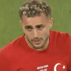Barış Alper sadece 5 dakika sahada kalabildi! Direkt kırmızı kartla atıldı