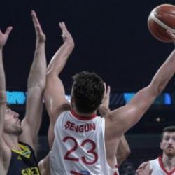 FIBA amacına ulaşamadı: 12 Dev Adam 'saat' engelini zaferle aştı
