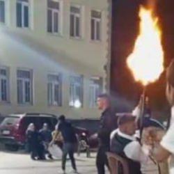 Bu nasıl eğlence? Kahramanmaraş'ta d&uuml;ğ&uuml;nde havaya ateş a&ccedil;tılar