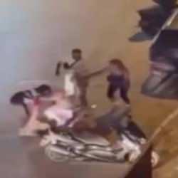 Bursa’da kadınlar sokak ortasında birbirine girdi!