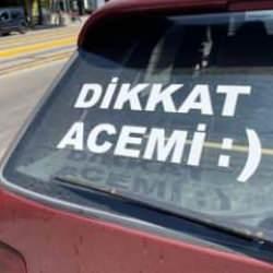 ‘Dikkat acemi’ yazısını astı, herkes ondan uzak duruyor