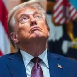 Trump istifa mı ediyor? ABD'de ortalık karıştı, şok fotoğraf geldi, olağanüstü toplantı...