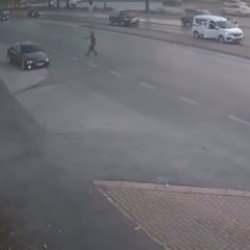 Drift atan maganda ile polis arasında film sahnelerini aratmayan kovalamaca