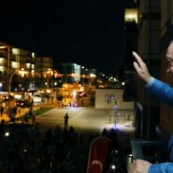 Erdoğan'dan depremzede aileye sürpriz ziyaret! Vatandaşlara 'balkon' selamı
