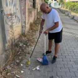 Esenyurt ile Avcılar sınırında sahipsiz sokak! Temizliği bölgedekiler yapıyor