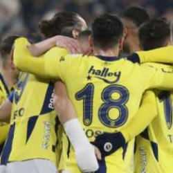 Fenerbahçe eski yıldızını almaya yakın: Dönmeye sıcak bakıyor