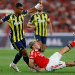 Fenerbahçeli futbolcunun transferini federasyon duyurdu