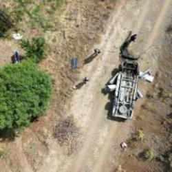 Kamyonet kağıt gibi ezildi! 2 ölü, 1 yaralı!