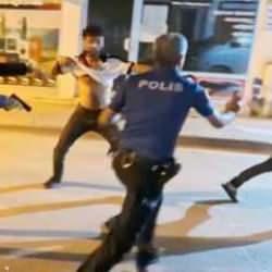 Kavgaya müdahale eden polise bıçak ve sandalyeli saldırı