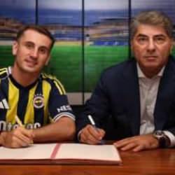 Kerem Aktürkoğlu imzayı attı: 'Şerefli kulüp' sözlerine açıklık getirdi