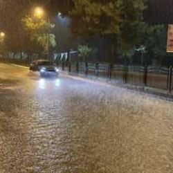 Ordu&rsquo;da sağanak! Cadde ve sokaklar g&ouml;le d&ouml;nd&uuml;