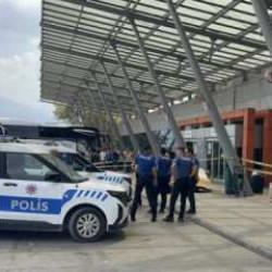 Osmaniye otogarında dehşet: Baba kızına t&uuml;fekle ateş etti