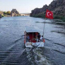 Sel&ccedil;uklu&rsquo;dan kalma şaheser: Tekne turlarının g&ouml;z bebeği oldu