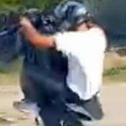 Sinop'ta motosiklet sürücüsü trafikte tehlike saçtı!