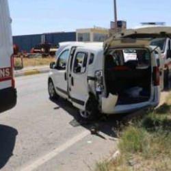 Sivas'ta hafif ticari araç ile otomobil çarpıştı: 6 yaralı