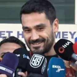 Taraftar ısrarla istedi! Galatasaray'ın yeni yıldızı imza için İstanbul'a geldi