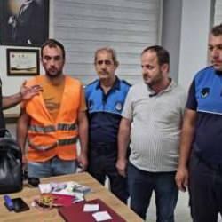 Temizlik görevlisi bulduğu milyonluk çantayı sahibine teslim etti