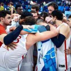 12 Dev Adam yarı final için parkede! Türkiye - Polonya | CANLI