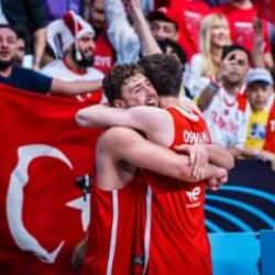 12 Dev Adam'ın tarihi hezimeti sonrası Yunanistan'da manşetler yanıyor
