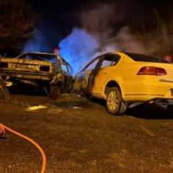 Kafa kafaya &ccedil;arpışan otomobiller alev aldı