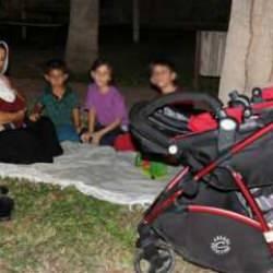 Antalya'da evini lağım suyu basan kadın, 4 çocuğuyla sokakta kaldı