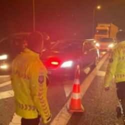 Bolu Valisi a&ccedil;ıkladı: Yol yarın a&ccedil;ılabilir