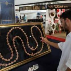 Bu tesbihe değer biçilemiyor! Kur'an-ı Kerim sayfalarını tek tek nakşettiler