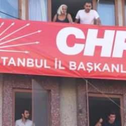  CHP'nin Bahçelievler'deki binasına 'İstanbul İl Başkanlığı' yazısı asıldı