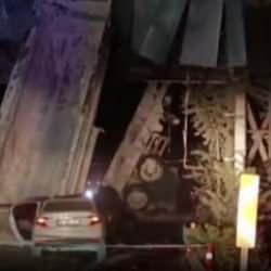 Damperi açılan kamyona otomobil çarptı: 1 ölü, 3 yaralı