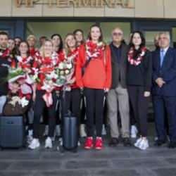 Dünya ikincisi A Milli Kadın Voleybol Takımı yurda döndü